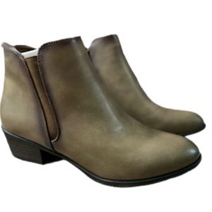 NEW‼️ Sophie 17 Khaki ankle boots
